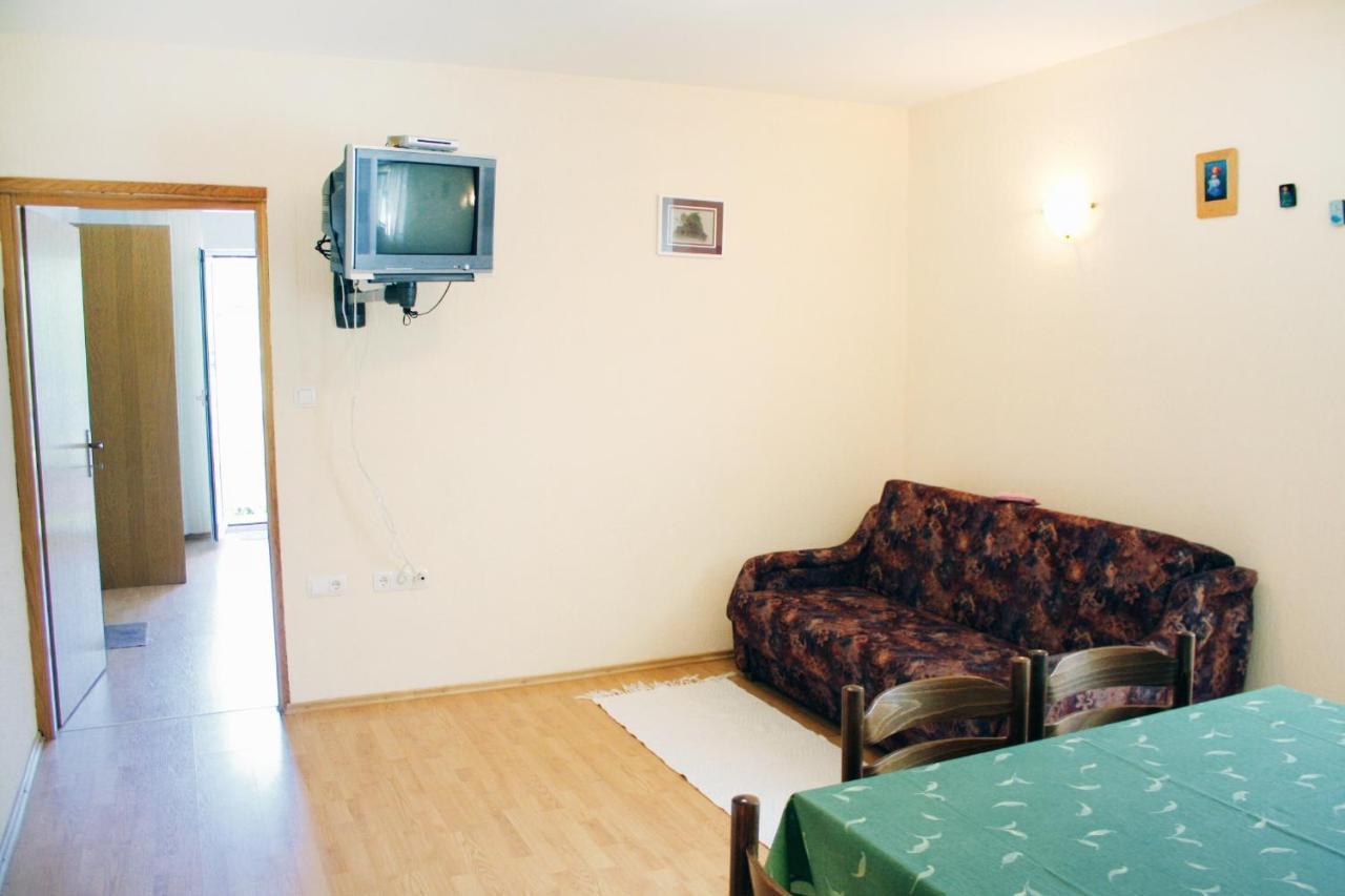 Apartments With A Parking Space Kampor, Rab - 5029 Экстерьер фото